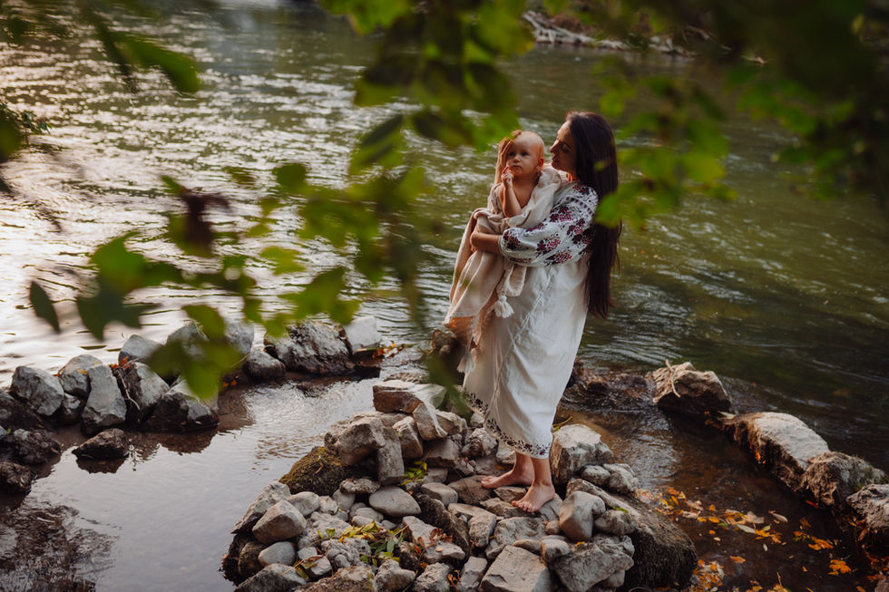 Mutter-Tochter Shooting draußen im Park
