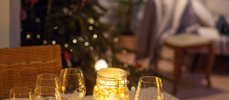 Tips for Thrifting the Perfect Holiday Dinnerware