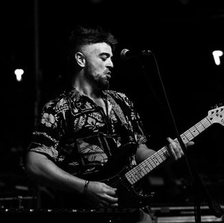 El Tiny Desk Criollo: Pablo Bravin Convierte su Escritorio en un Altar del Rock