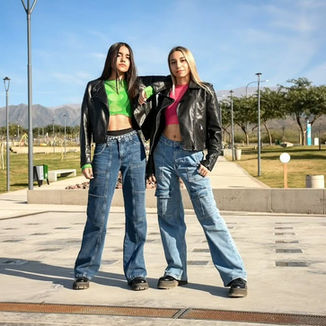 El Enganchado que KAROL G y BECKY G Necesitaban: Dúo Gold Stars Revienta con su Versión En Vivo