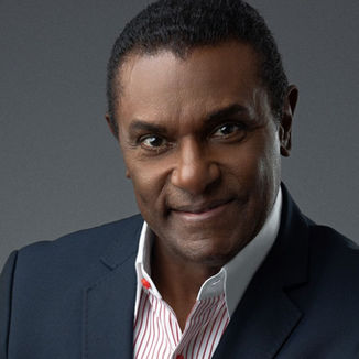 El Canario que Resucitó la Big Band: José Alberto y su “Big Swing” Hacen Temblar los Latin Grammy