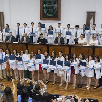 Preside Secretaria de Salud graduación de la Licenciatura en Medicina de la UAQ