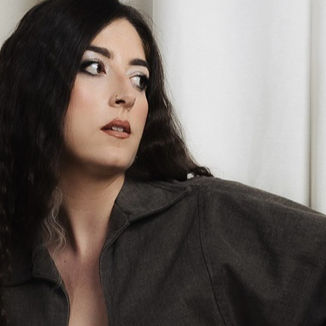 Eva Calyza Apaga la Luz y Sube el Volumen: Bienvenidos al 'Divino Clvb'