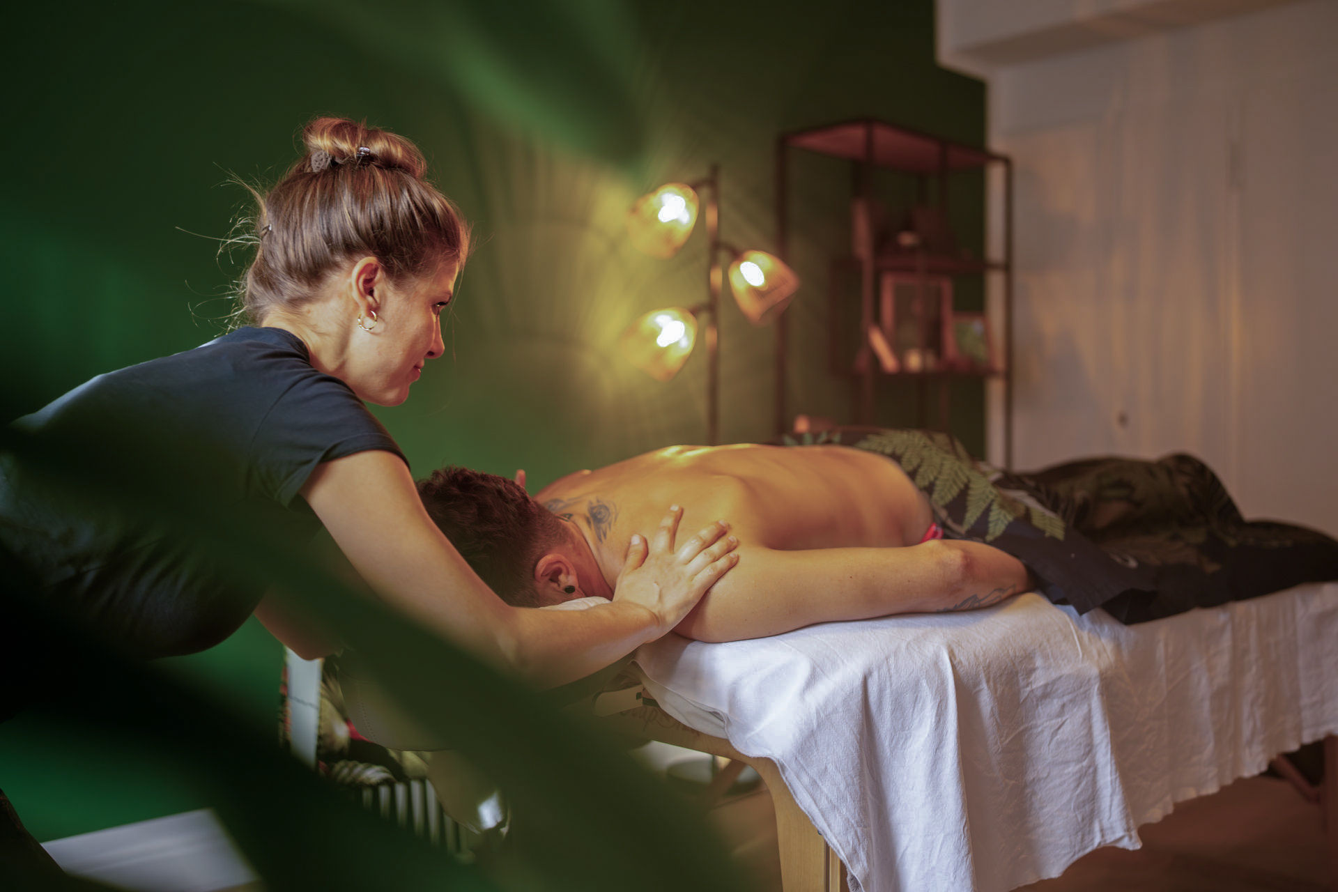 Hawaiische Lomolomi Massage Zürich