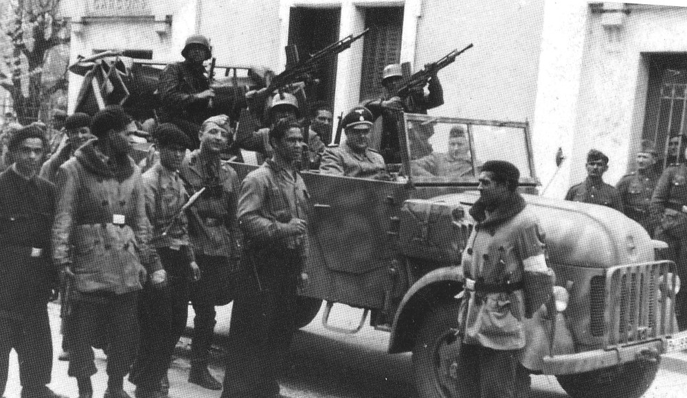 Members of the BNA in Périgueux April 1944 dressed in their distinctive uniform. (Collection Patrice Rolli)