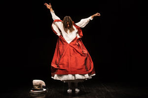 Lepa, molčeča, negibna