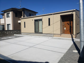 お引渡しの平屋です。秋晴れにぴったりでした。2023.10.20