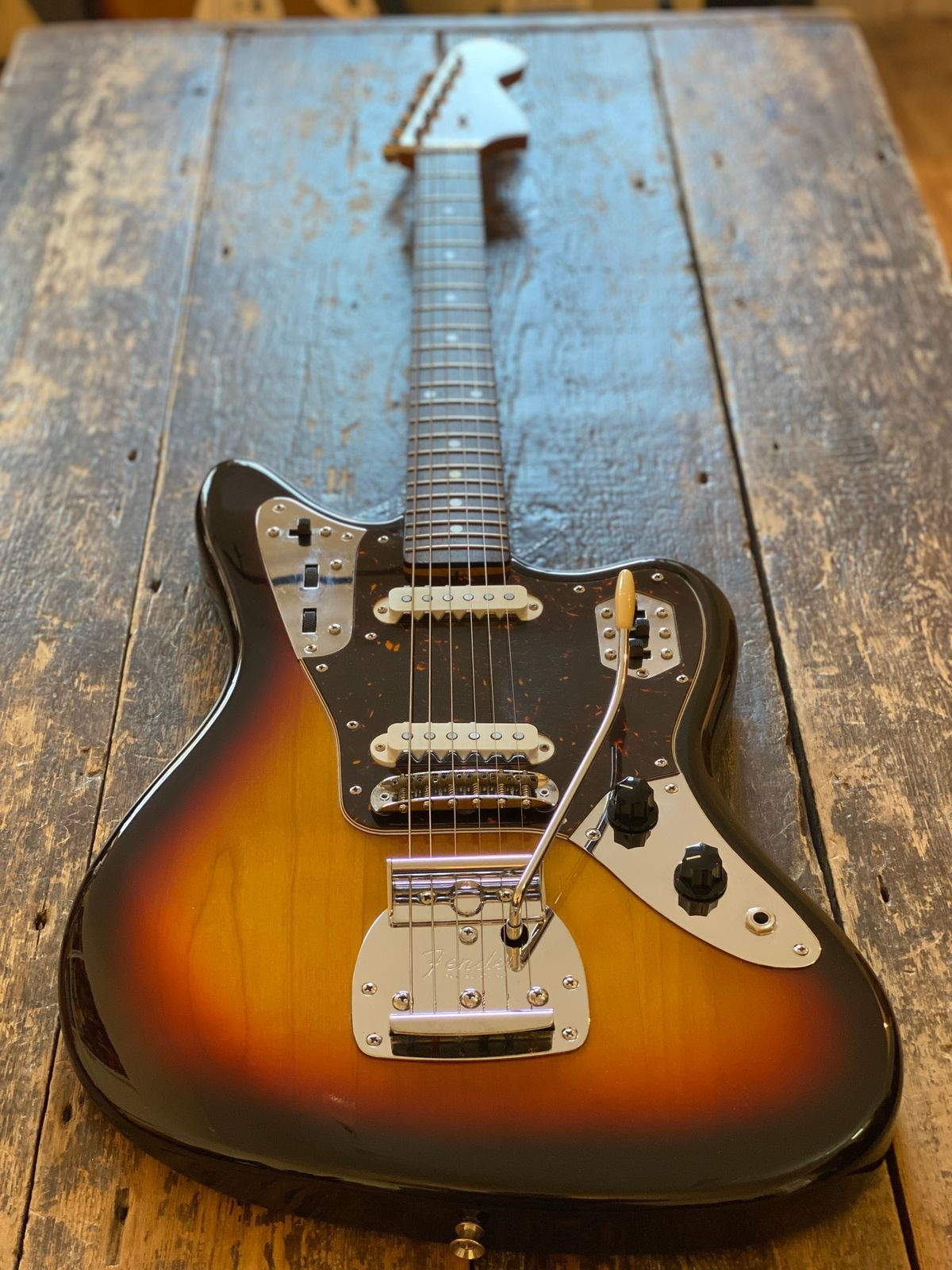 Fender Jaguar 1966 Reissue CIJ R-Serial 2004-2005 Three Tone Sunburst