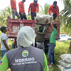Food packs, hatid ng Maguindanao del Sur Provincial Government sa mga pamilyang apektado ng baha sa Sultan Sa Barongis