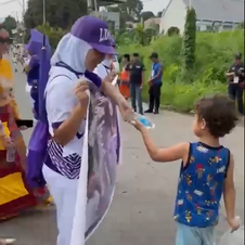 LIBRENG TUBIG, UMANI NG PAPURI Matapos itong isagawa ng batang residente ng Parang, Maguindanao del Norte sa mga atleta na kalahok sa BARMMAA 2026 upang makatulong na maibsan ang uhaw at pagod 