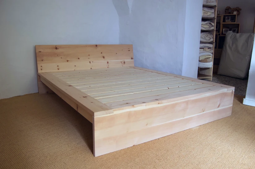 letto in cirmolo trentino