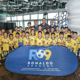 06-The phenomenal Ronaldo with a selection of students of his fast growing Ronaldo Academy