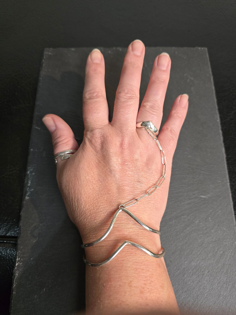 Thumbnail: Hand Chain Bracelet-Deep V