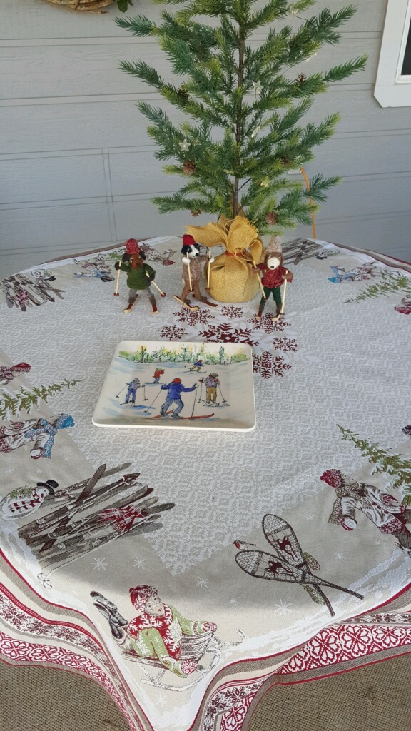 Boules de Neige Holiday Tablecloth: Natural