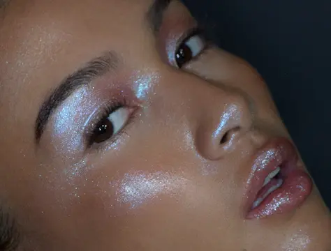 Fembot Capsule Delivers Dreamy Future Nostalgia