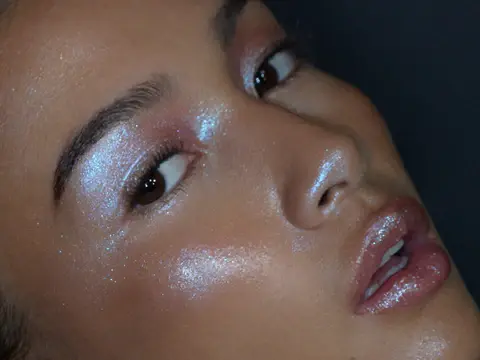 Fembot Capsule Delivers Dreamy Future Nostalgia
