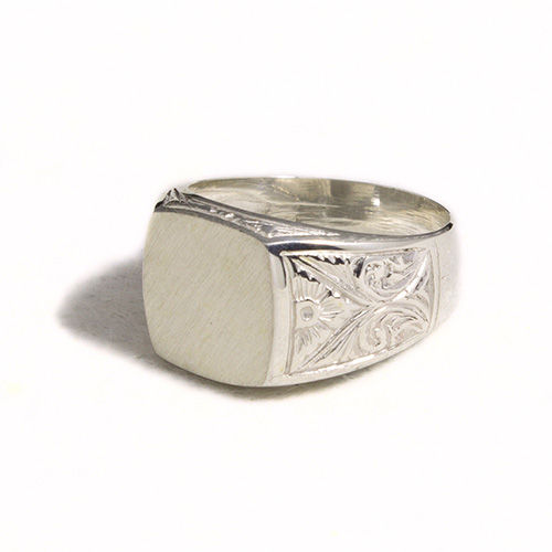 Anello inciso quadrato