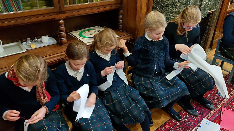 🧵 Broder au Cours Blanche de Castille : apprendre la patience, point après point