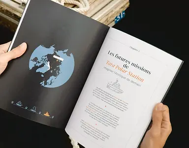 Mémoire de recherche en master d’illustration scientifique. Exploration de l’Arctique à travers l’histoire des expéditions polaires et des missions scientifiques contemporaines, montrant comment l’illustration scientifique et la narration visuelle contribuent à comprendre et représenter une région fragile face au changement climatique.