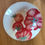 Thumbnail: Handgemaakte keramische serveerschaal met tomaten decoratie
