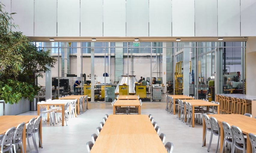 開放式共享區與無塵室製造區相連