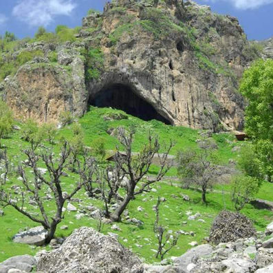 كهف شانيدر: الذاكرة العميقة للإنسان الأول في جبال كردستان