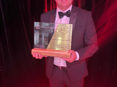 🎉 Celebramos un gran logro en AGUA EN CAJA: ¡Premio a la Mejor Estrategia de Crecimiento Digital en LATAM ! 🎉