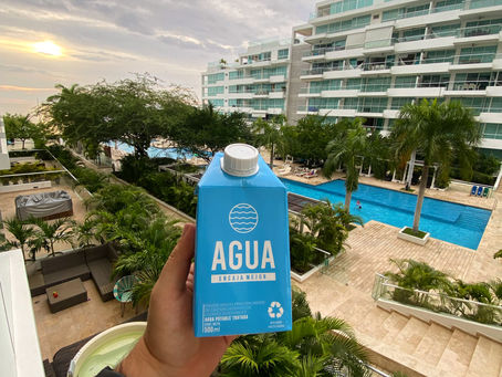 El Compromiso Ecoamigable de Empresas: Consumiendo Agua en Caja