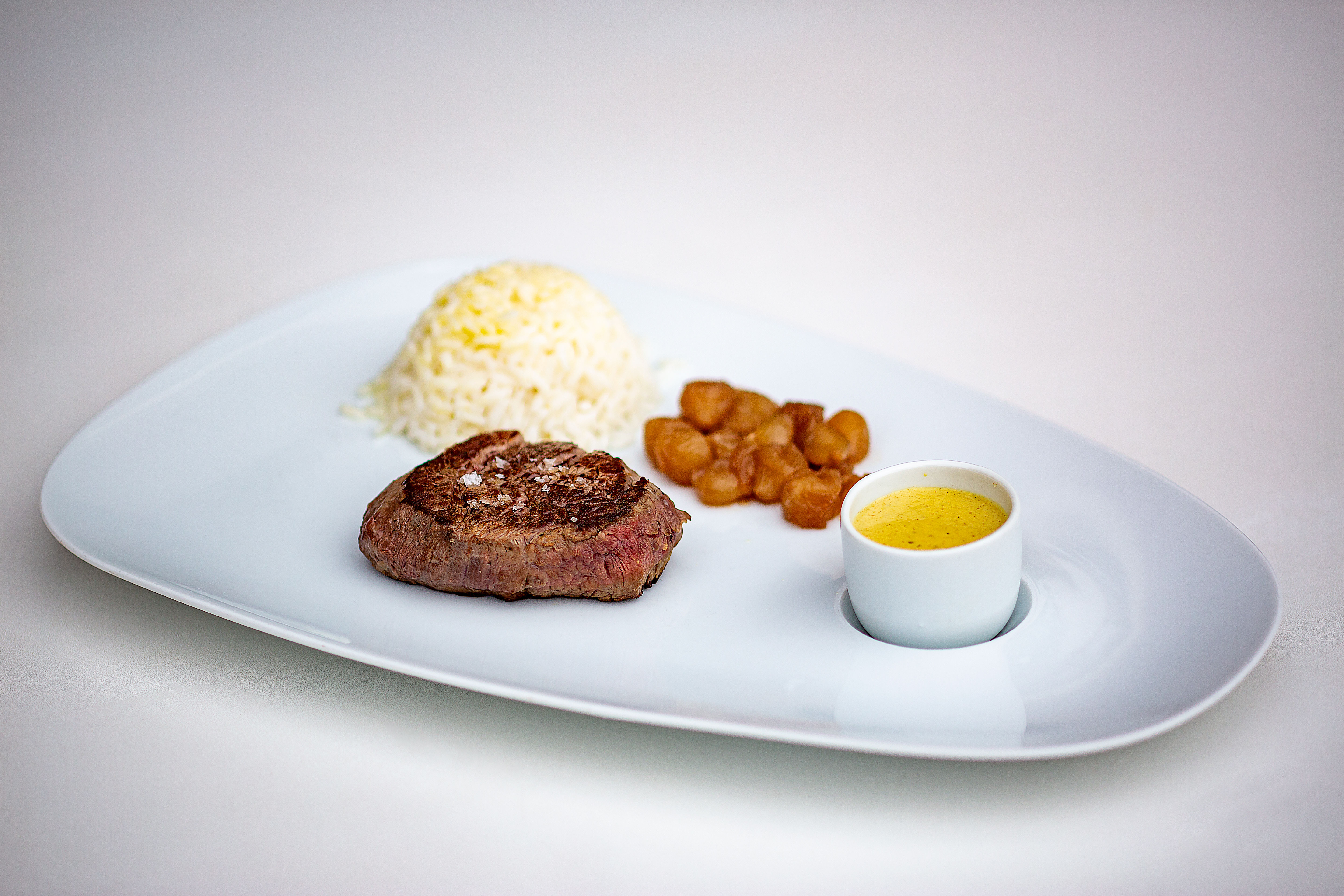 Filete de ternera de Girona a la plancha. Salsa café París