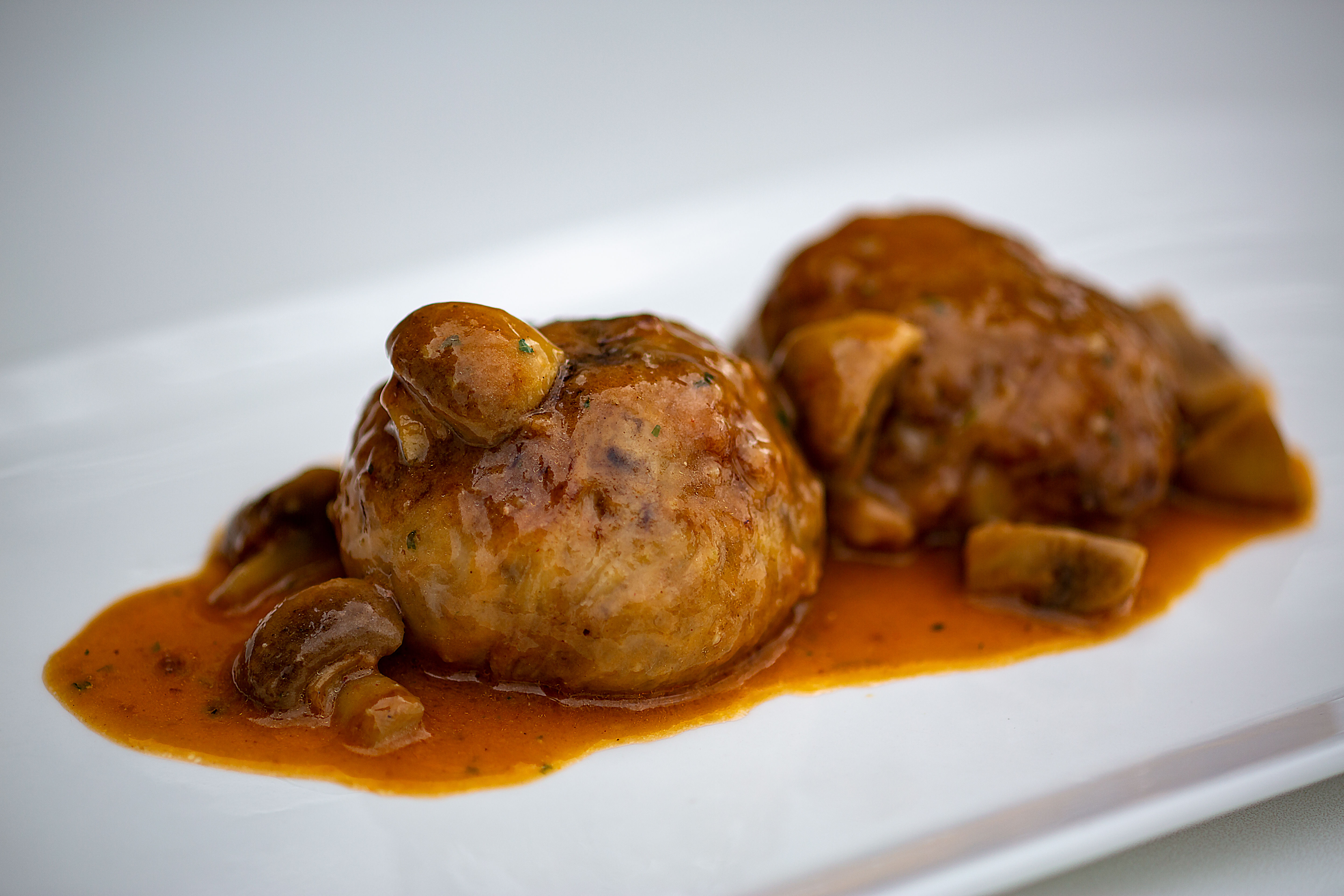 Pies de cerdo rellenos de marisco