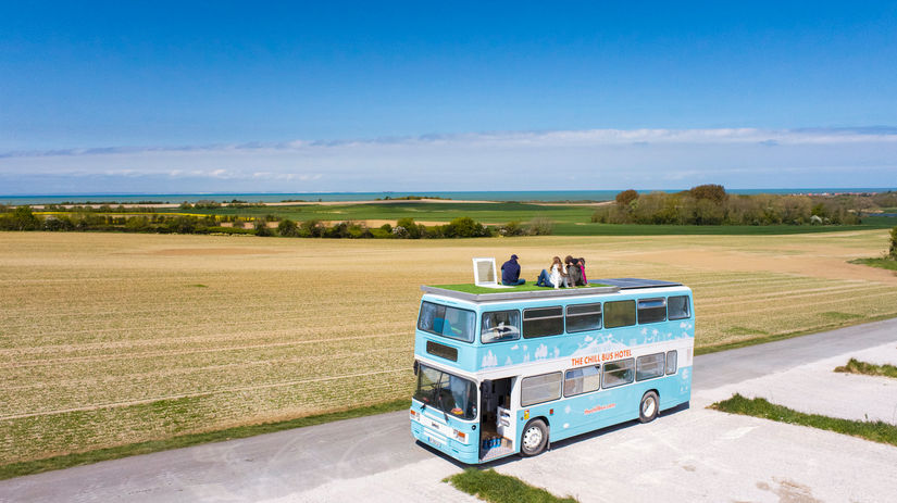 Stationnement ferme de l'horloge, au pied de la brasserie des 2 Caps
