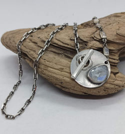 Rainbow Moonstone 84N