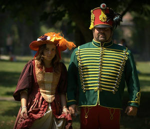 Századfordulós jelmezes beöltöztetés