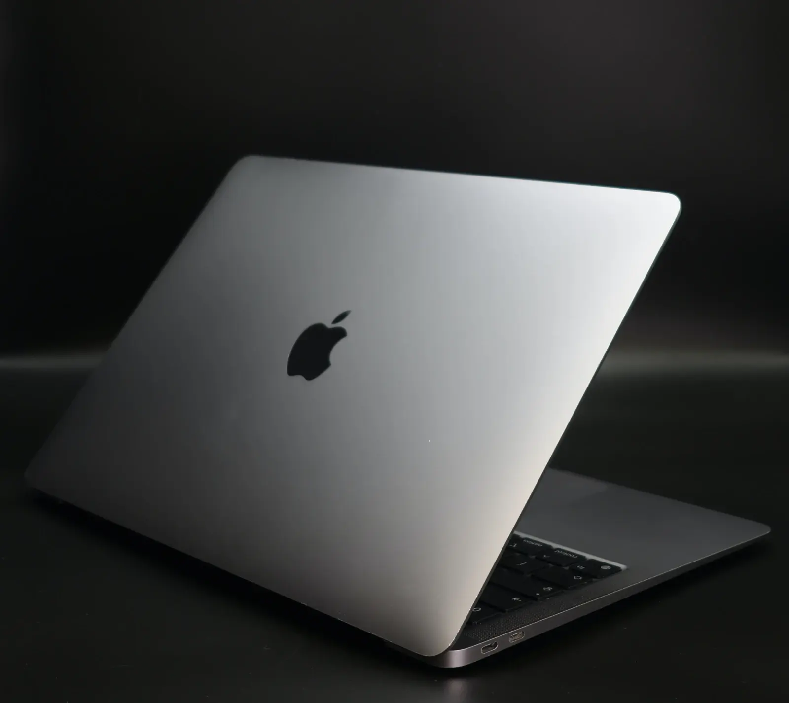 Apple MacBook Air 13″ 2020 M1 256 GB SSD 8 GB RAM Space Gray 85% HUN Bill
