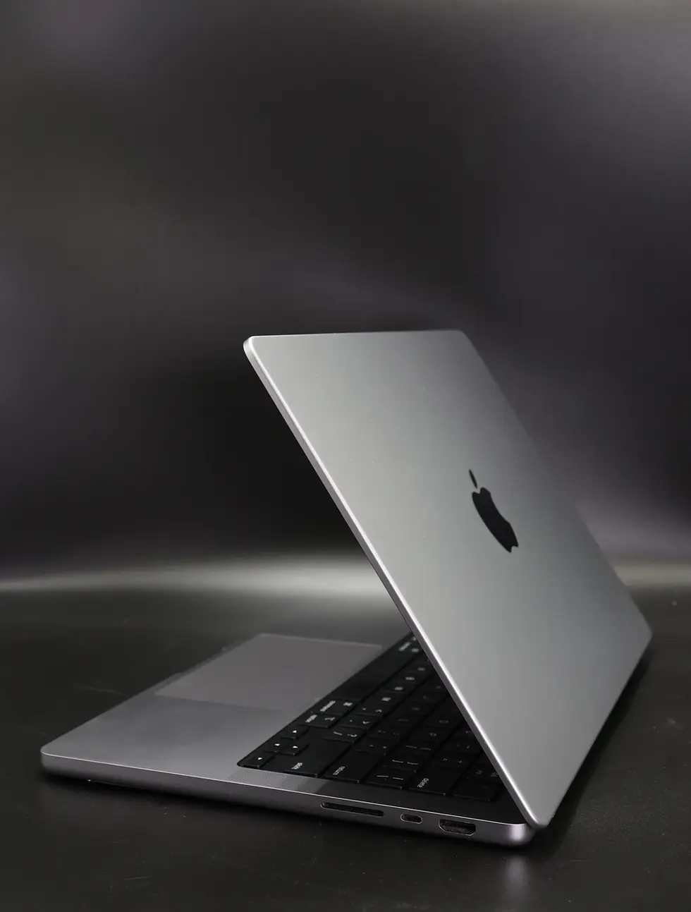 Indexkép: Apple MacBook Pro 14″ 2023 M2 pro 512 GB SSD 16 GB RAM Space Gray 87% USA Bill