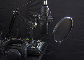 wheel-headphone-vehicle-equipment-microp