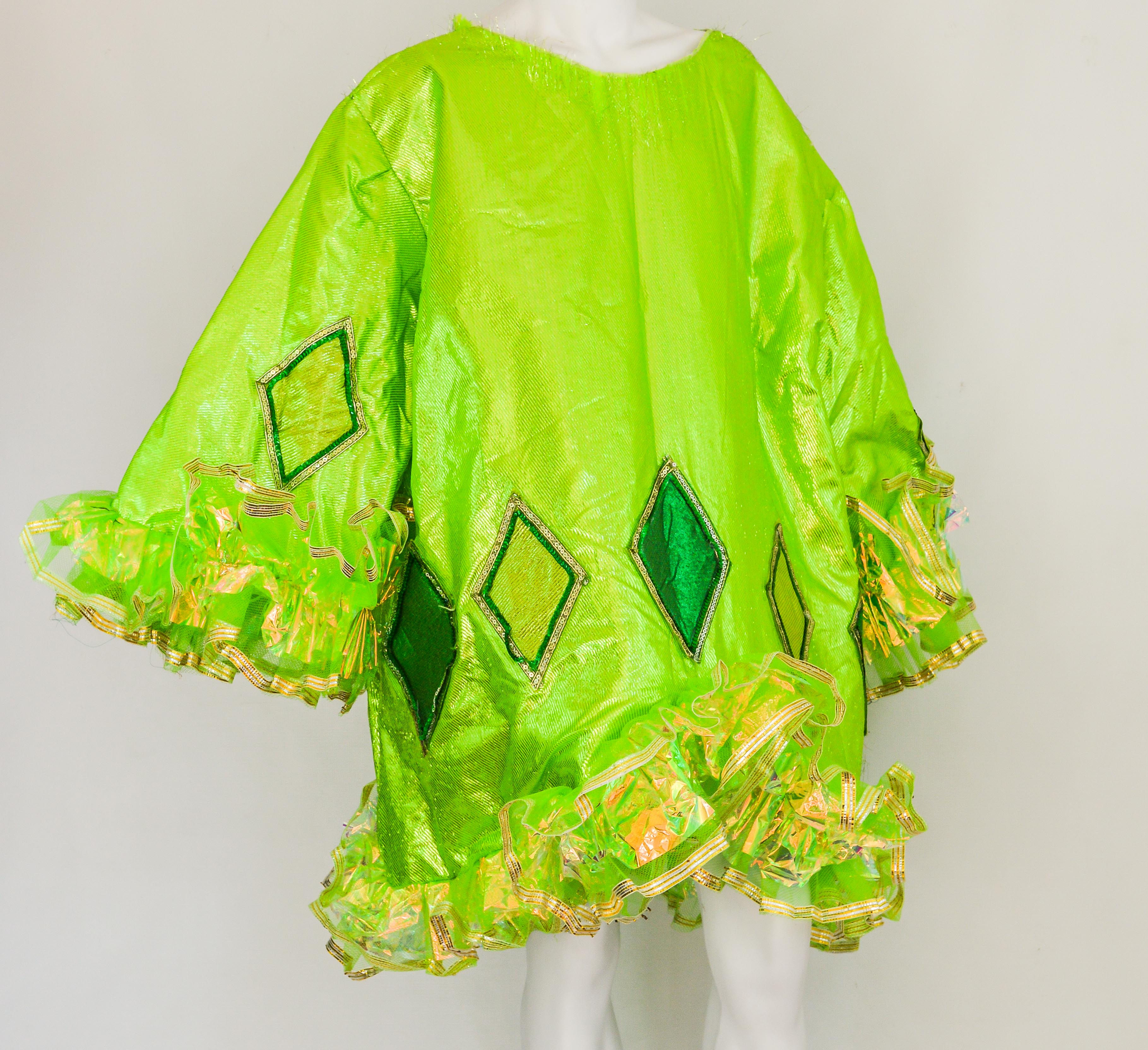 Vestido verde neon com babados na barra e na manga *