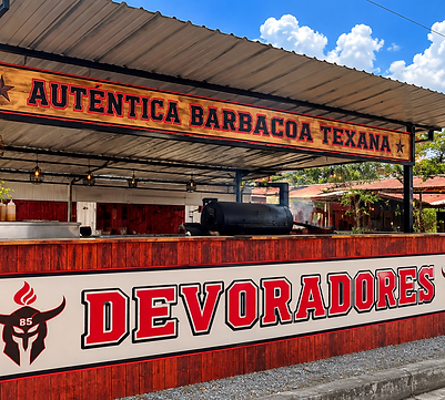 Barbacoa texana bajo el cielo azul.png