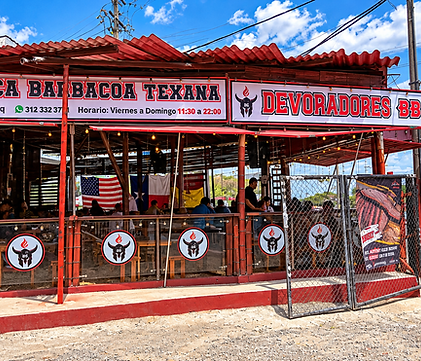 Fachada rústica de Devoradores BBQ.png