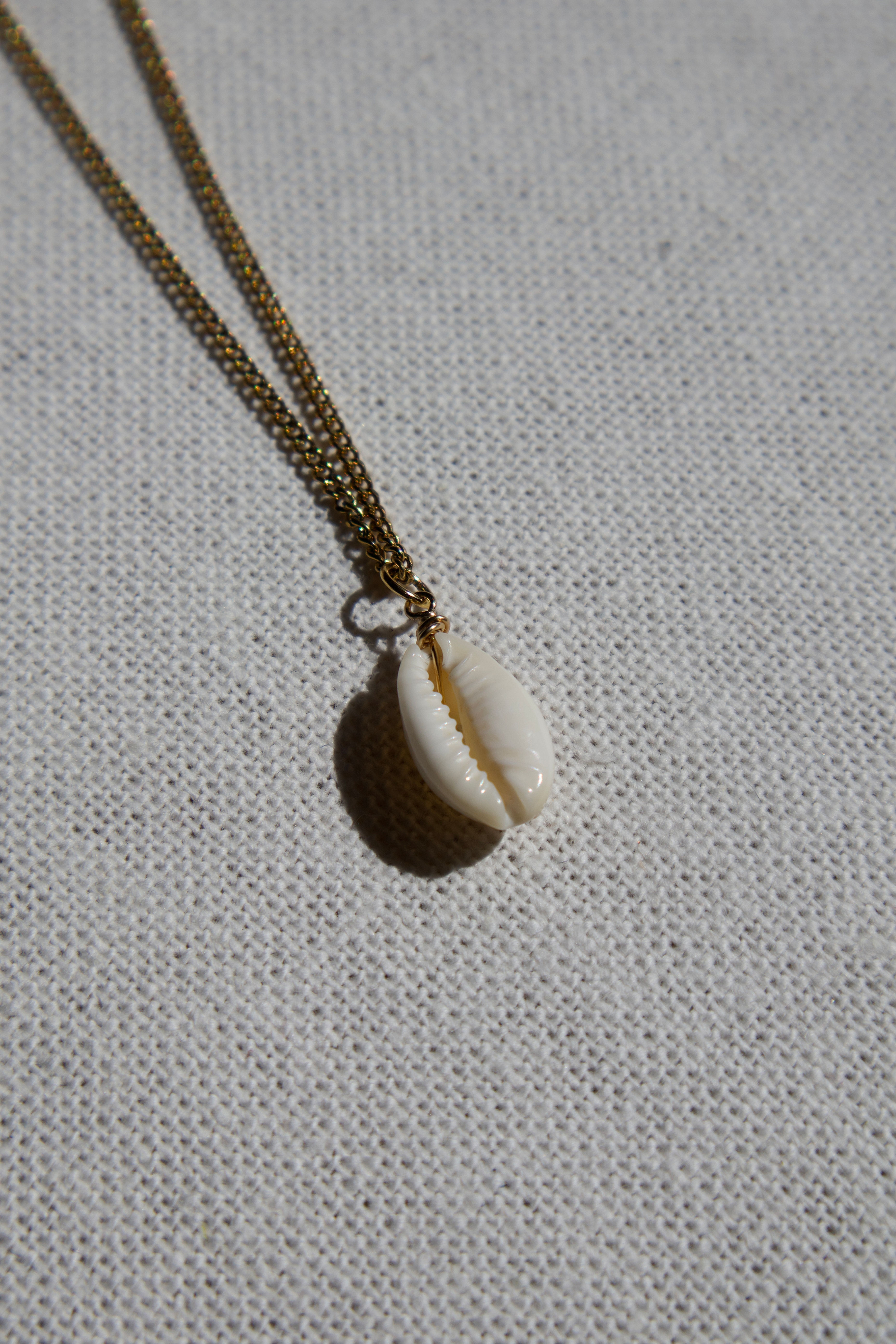 Minimalist Cowrie Shell Necklace - Gold