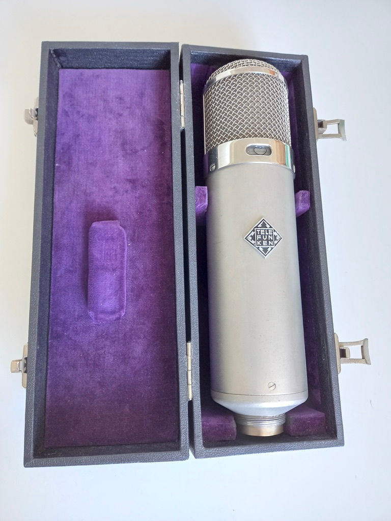 Thumbnail: Telefunken U47