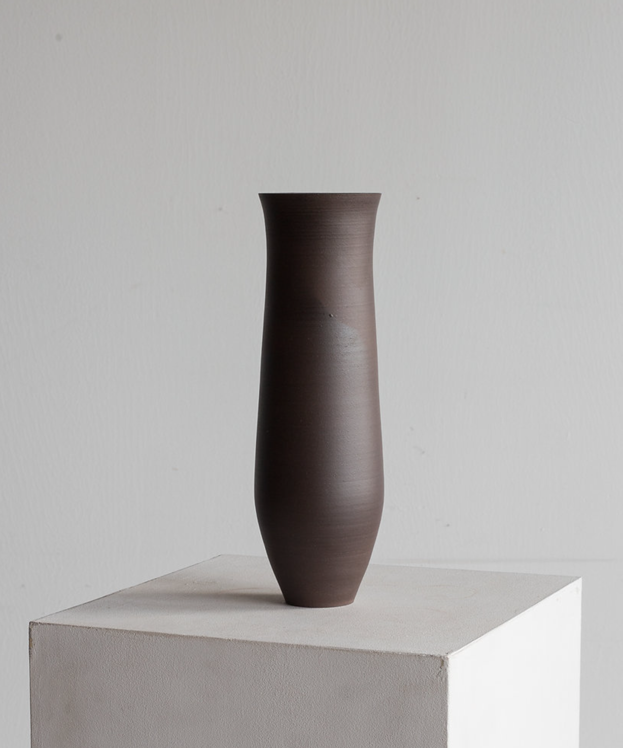 Quadric Vessel X, Plum | H. 29 cm | By Luke Eastop