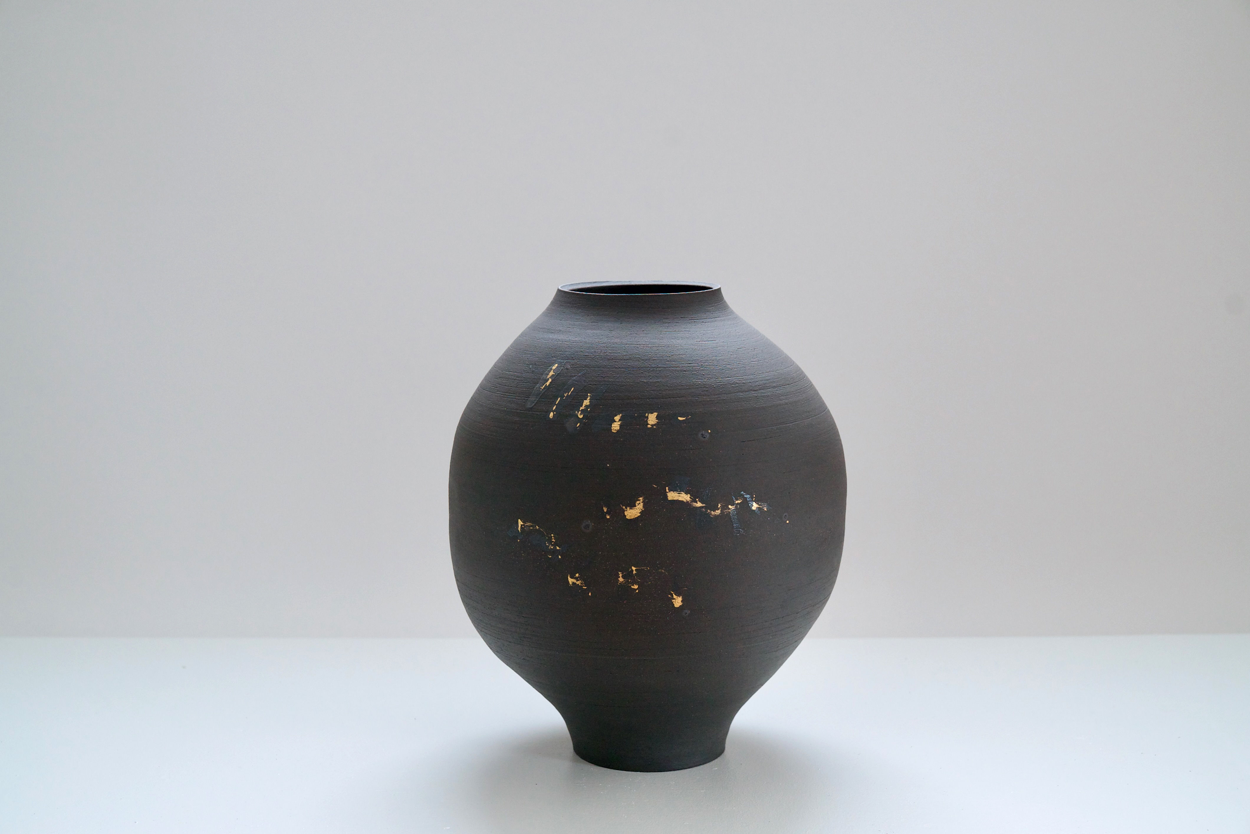 Moon Jar | H. 35 cm | By Alistair Blair