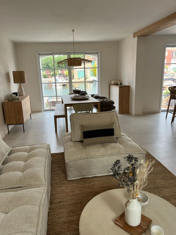 Salon, Salle à manger, cuisine, chambre et salle de bain sublimé grâce à l'enduit de chaux, peinture mat blanc et béton ciré.