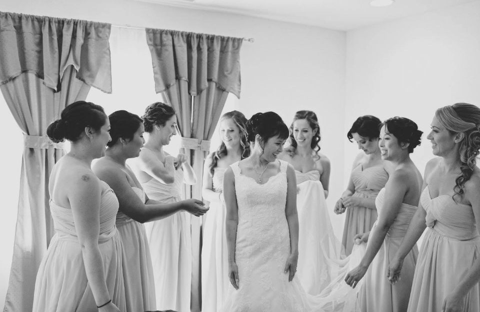Bride and her large bridal party with hairstyling by A.N. Artistry preparing for Presidio San Francisco wedding.