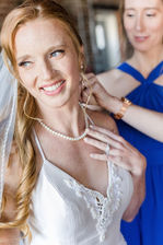 Bridal finishing touches with soft glam makeup and radiant complexion by AN Artistry makeup artist.