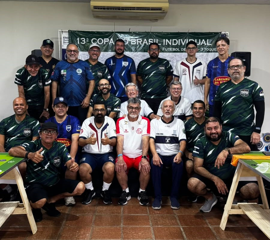 Participantes da 13ª Copa do Brasil Individual da Regra 3 Toques, em Moreno (PE).