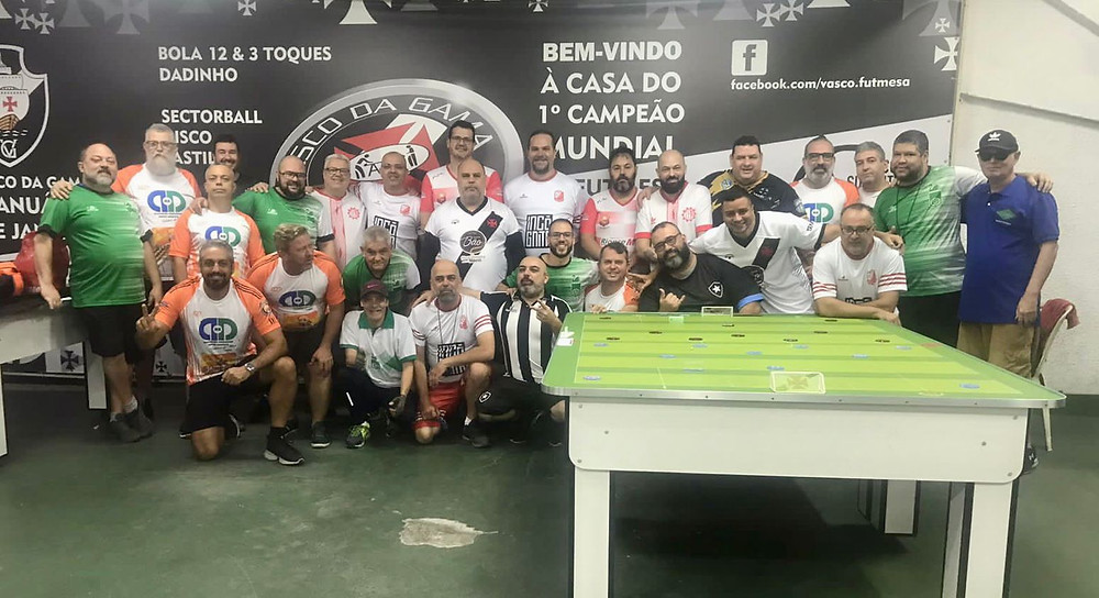 Foto dos atletas participantes do VIII Torneio Rio x Minas, 2022. em São Januário.