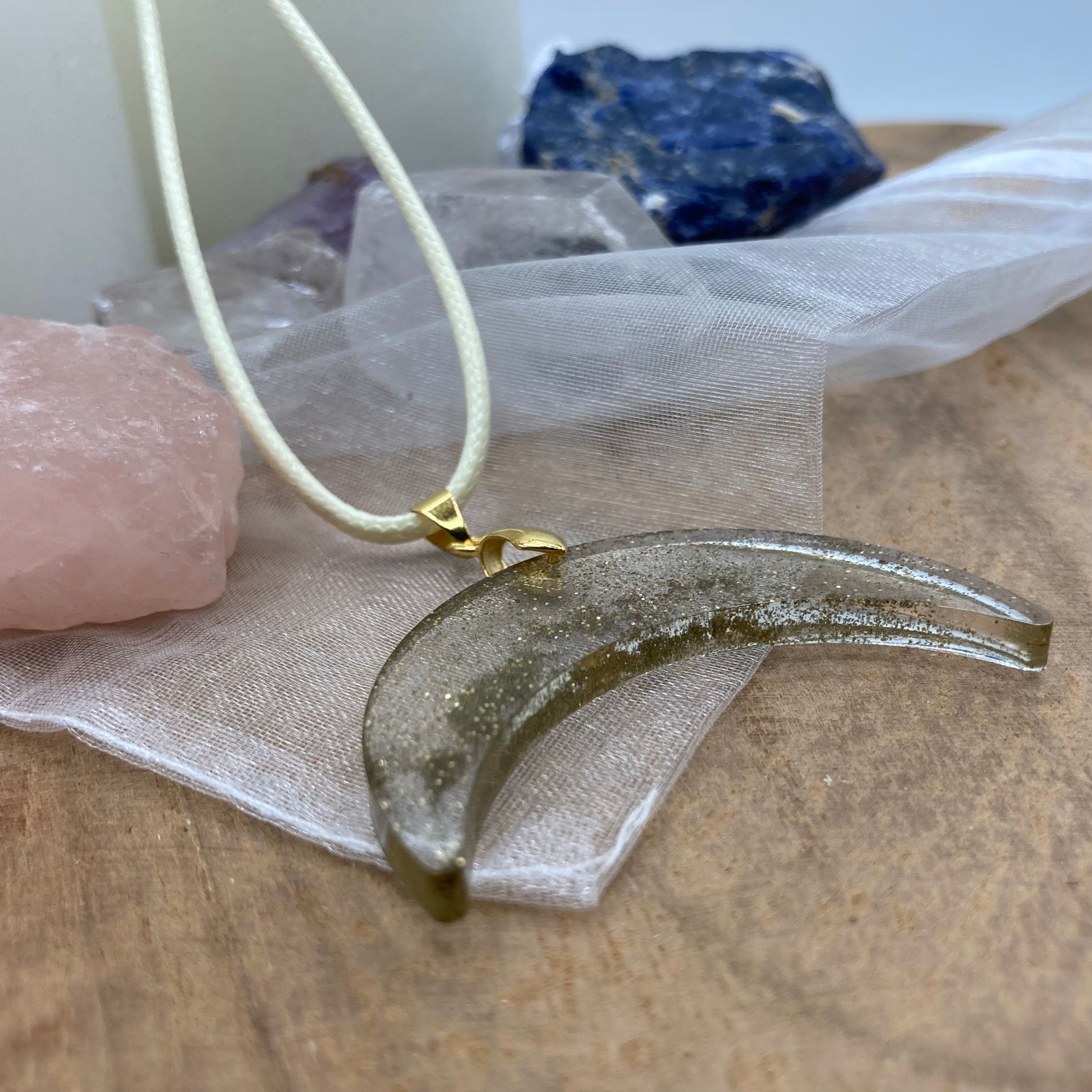 Pendentif résine lune pailletée