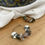 Thumbnail: Boucles d'oreilles créoles acier inoxydable perles agate indienne